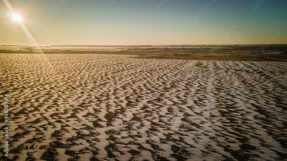 Fototapeta premium patterns made by wind and snow in the fields