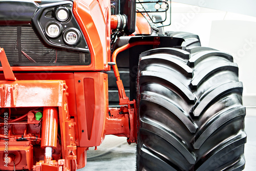 Wheel drive agricultural tractor