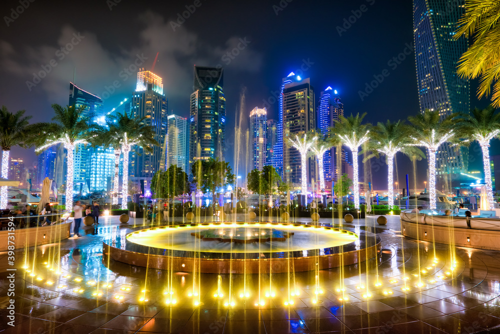 Fototapeta premium Dubai Marina at night. United Arab Emirates 