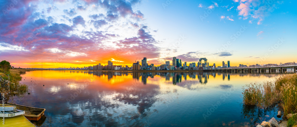 Fototapeta premium Sunrise panorama of Osaka in Japan
