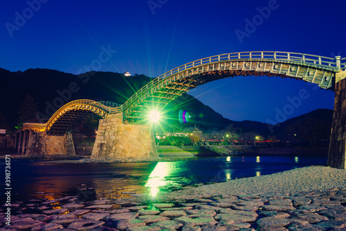 Fototapeta Naklejka Na Ścianę i Meble -  The Kintai Bridge at night  in Iwakuni, Japan