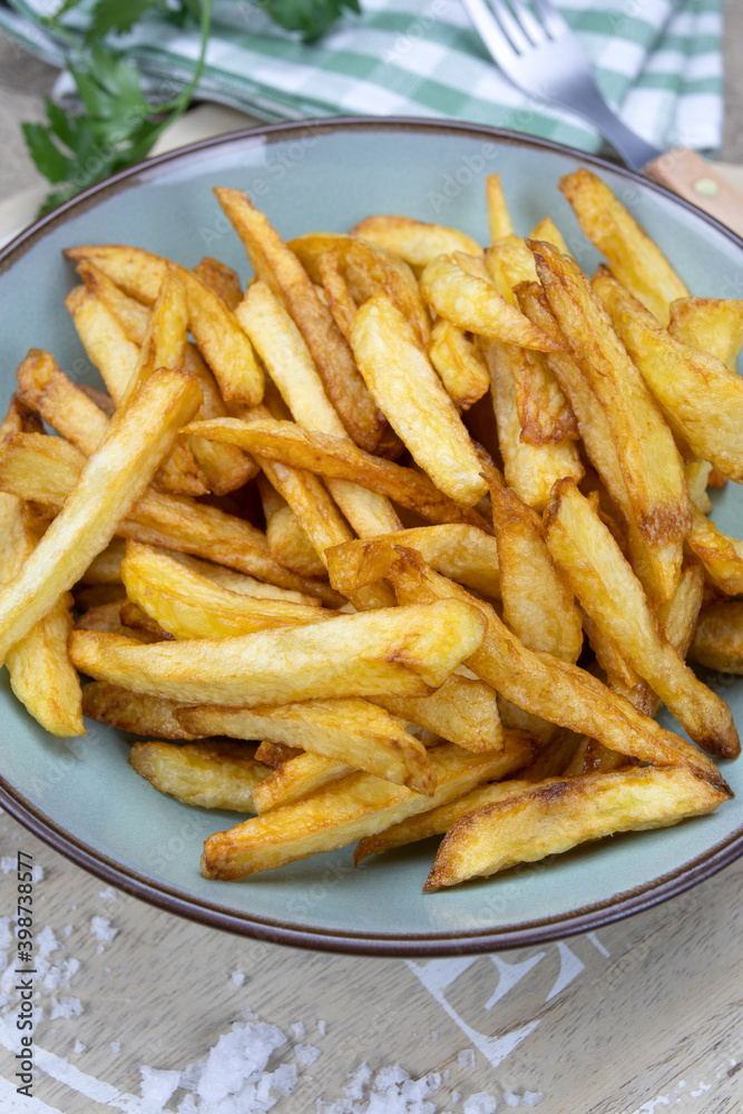 frites françaises dans un plat rond frites françaises dans un plat rond