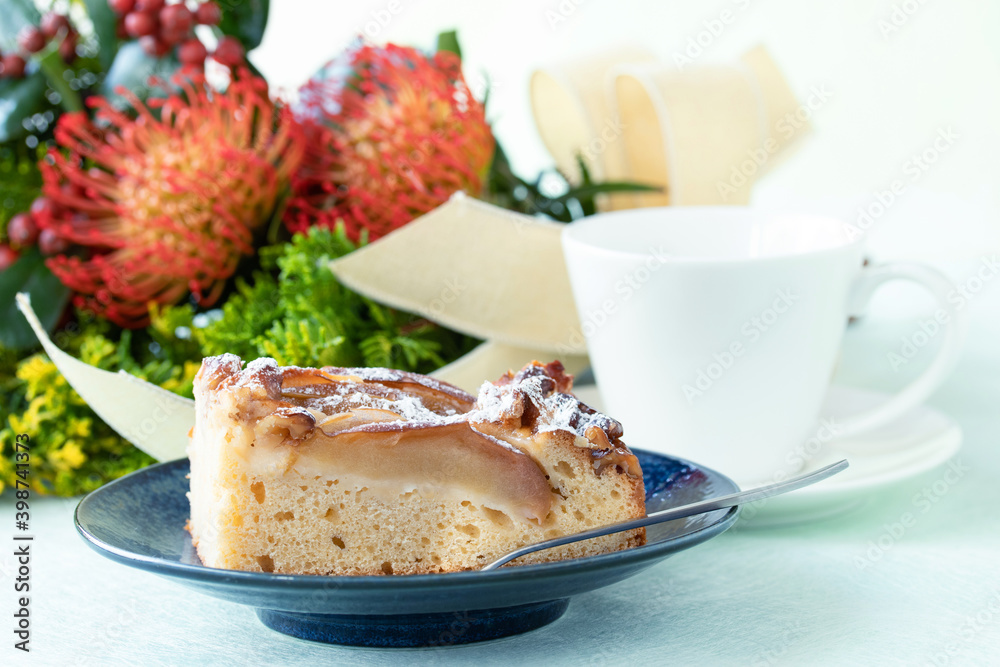 コーヒーと自家製 りんごのザクザクケーキ コーヒーと自家製 りんごのザクザクケーキ