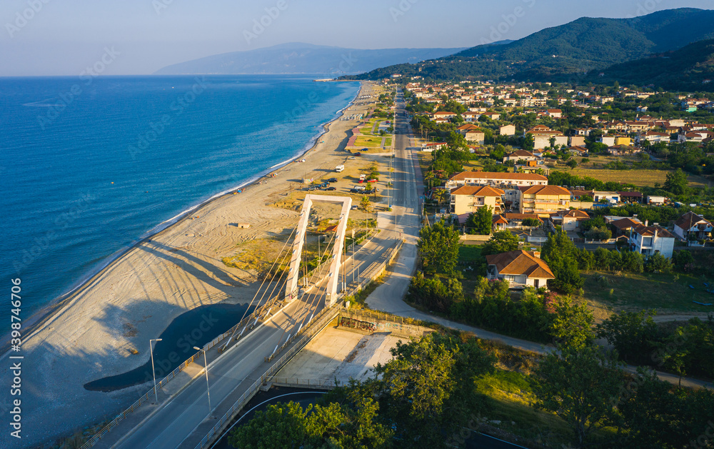 Obraz premium Agiokampos city aerial view and beach on Kato Sotiritsa, Greece