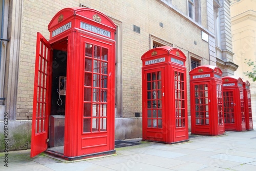 London symbol - red telephone box