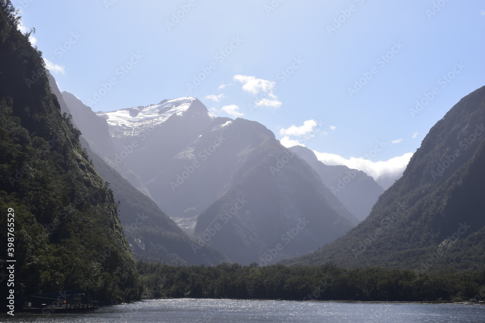 Incredible views in Milford Sounds (New Zealand)