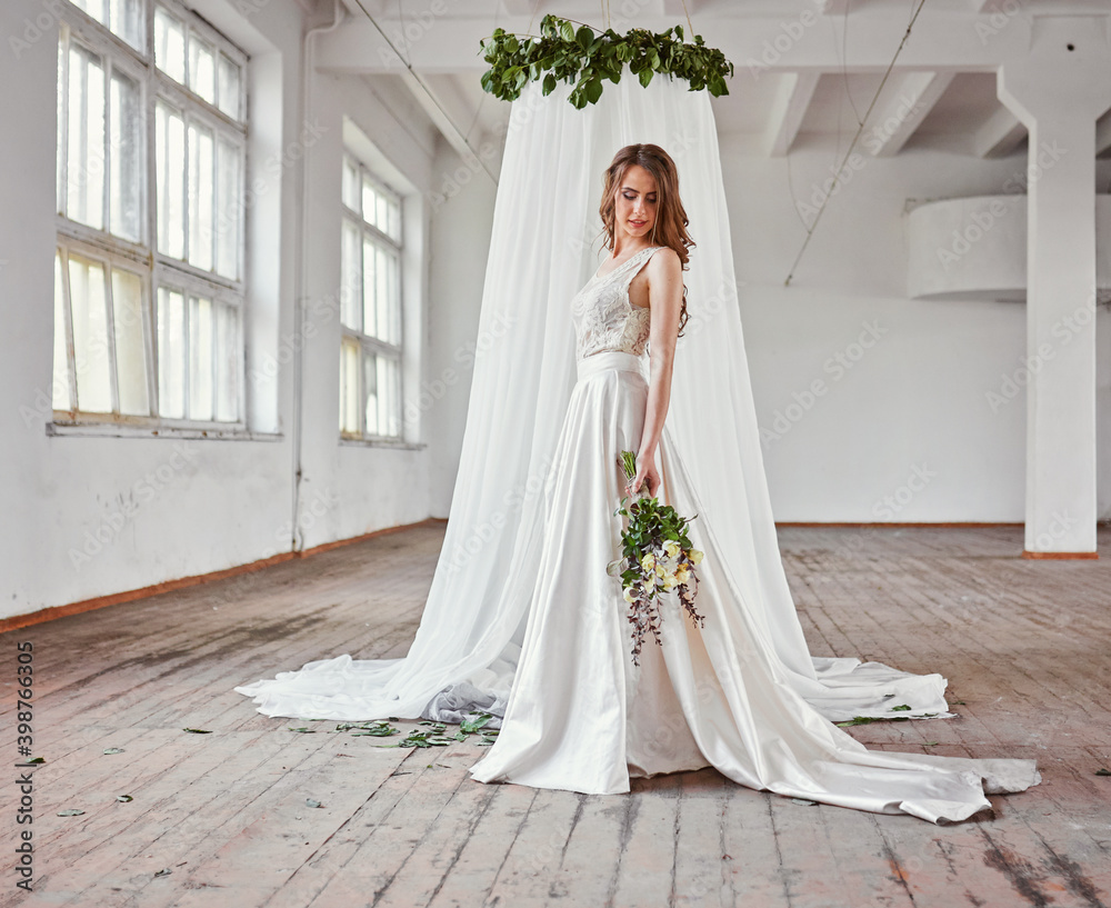 Fototapeta premium Bride in a white tent in a loft studio