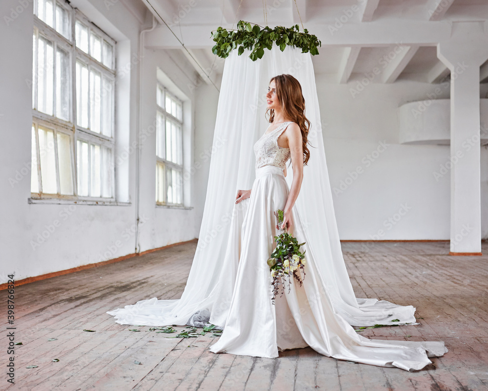 Fototapeta premium Bride in a white tent in a loft studio