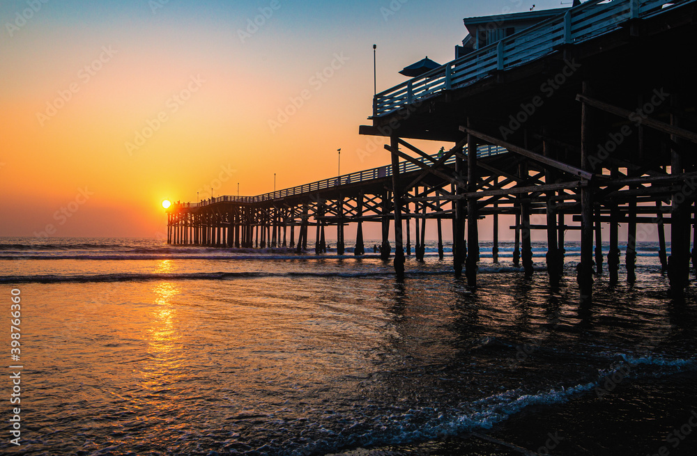Fototapeta premium sunset at a california pier
