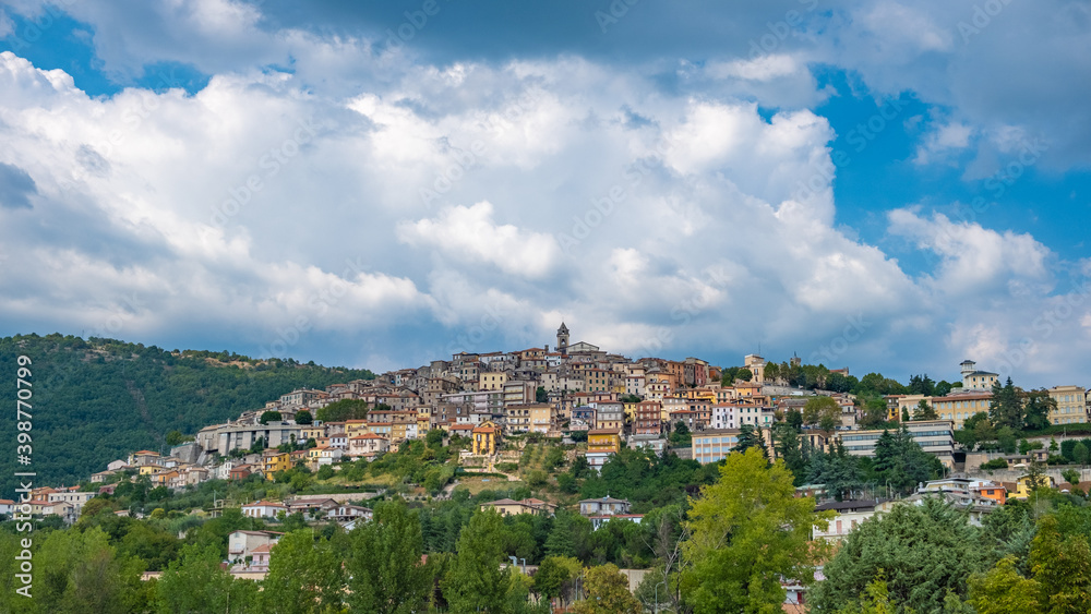 Fototapeta Przegląd Fiuggi we Włoszech, Malowniczy widok w Fiuggi, prowincja Frosinone, Lacjum, środkowe Włochy. Europa