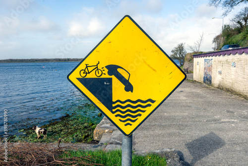 Car Going Off Edge Sign