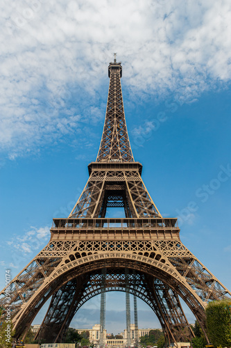Eifelturm in Paris mit Wolken © Rainer