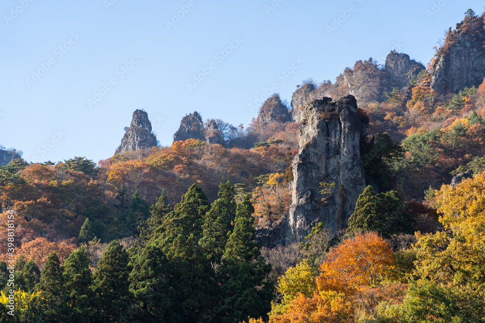 奇岩と紅葉妙義山