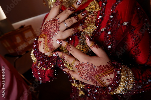 henna on hands © Dandy