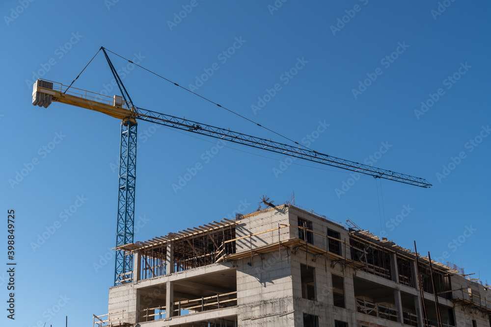 Construction of a building with a remotely controlled unmanned crane