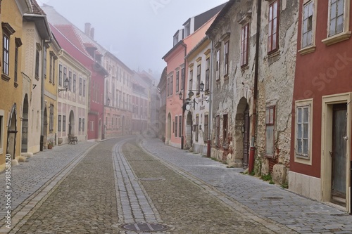 Fototapeta Naklejka Na Ścianę i Meble -  Sopron Altstadt im Nebel