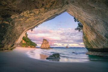 Poster Cathedral Cove Grotuitzicht zonsopkomst Cathedral Cove  © Christian B.