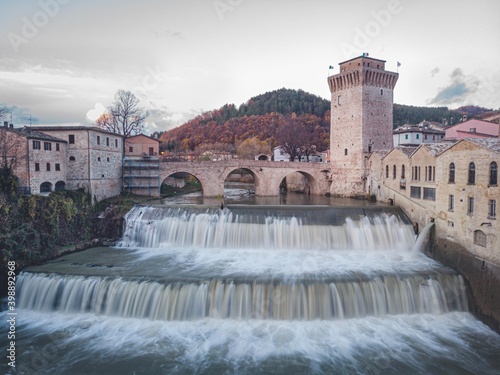 Bilde på lerret Italian village roman bridge with waterfall, river - long exposure