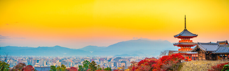 Papier peint photo Kyoto Lever de soleil panoramique sur Kyoto  © Pawel Pajor