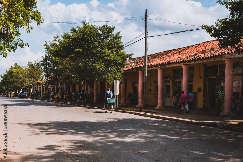 Hauptstraße in Vinales auf Kuba