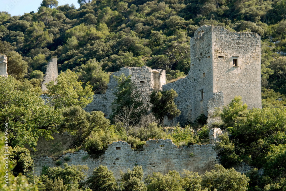 Ville d'Oppède-le-vieux, les ruines du château, département du Vaucluse, Luberon, France