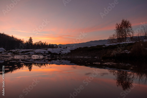 Fototapeta Naklejka Na Ścianę i Meble -  Amazing mountain sunset with reflection in the lake in winter