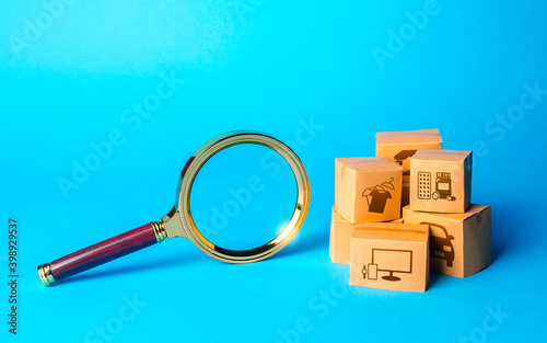 Canvastavla Boxes with goods and magnifying glass