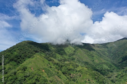 La Sierra Nevada de Santa Marta es un sistema montañoso litoral; ubicado al norte de Colombia que constituye por sí mismo un sistema aislado de Los Andes, sobre la costa Caribe de Colombia