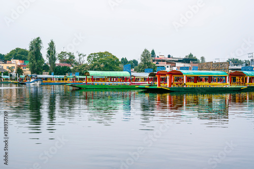 Coloridas trajineras en Xochimilco Ciudad de México