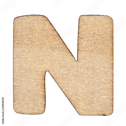 Litera n wycięta z drewna