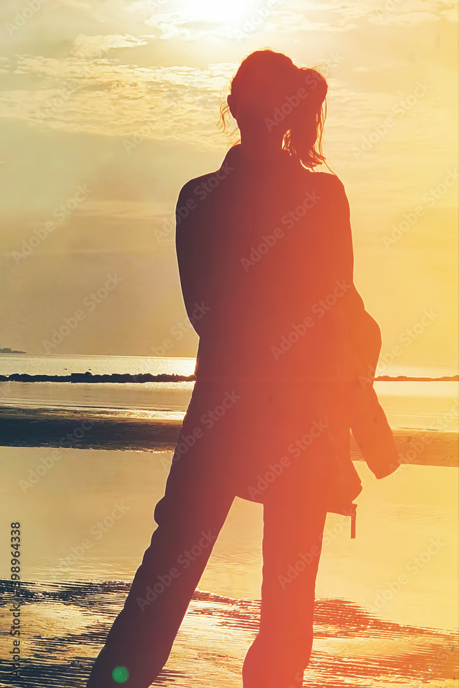 An outline of a young girl on a sunset background - obrazy, fototapety, plakaty 