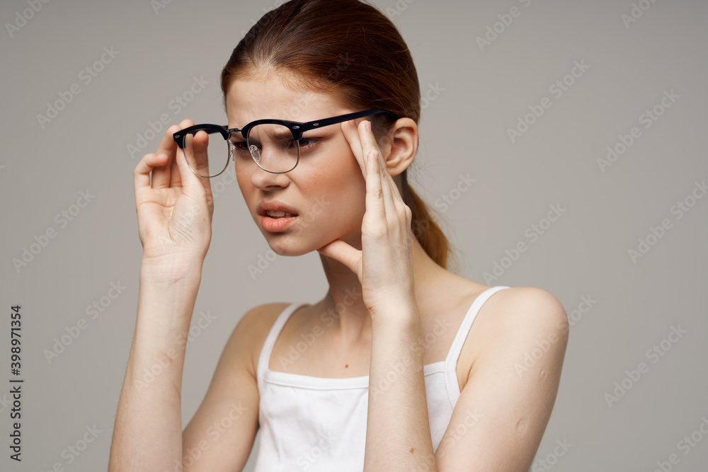 woman with poor eyesight health problems astigmatism myopia woman with poor eyesight health problems astigmatism myopia