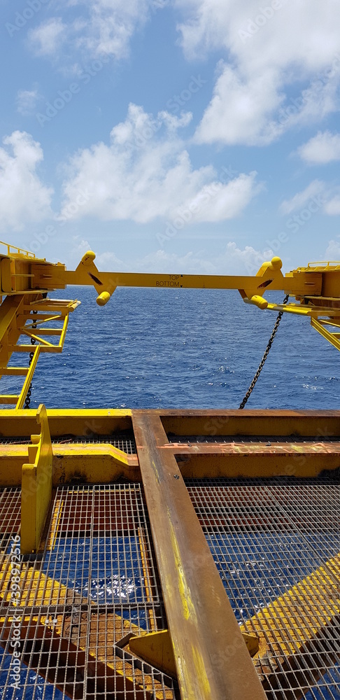 rotating frame and pipe saddle fixed on the beam to the deck rotating frame and pipe saddle fixed on the beam to the deck