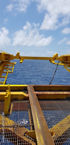 rotating frame and pipe saddle fixed on the beam to the deck