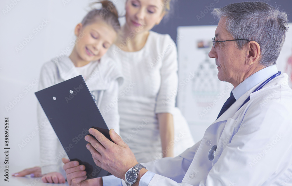 Fototapeta premium Little girl with her mother at a doctor on consultation