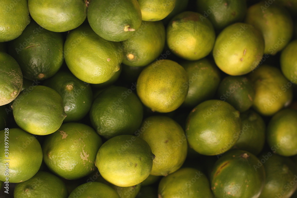 Citrus lemon of green, acidic and healthy color to make lemonade Citrus lemon of green, acidic and healthy color to make lemonade