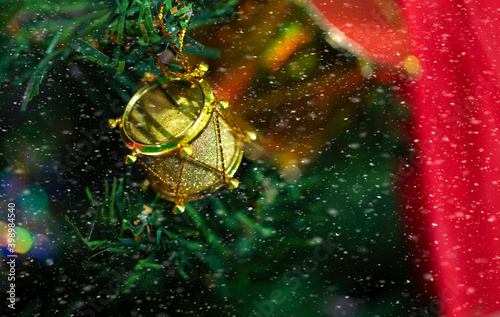 Christmas tree and details on it.