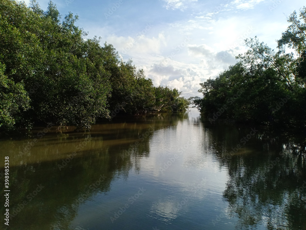 a river that flows directly into the sea