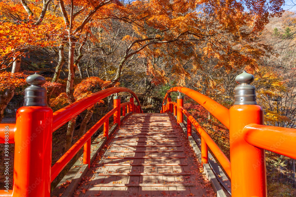 秋の伊香保温泉　河鹿橋