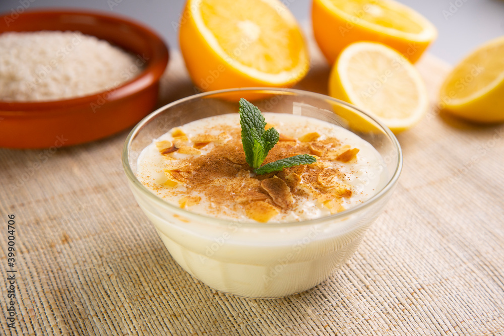 Milk rice with almonds and orange Milk rice with almonds and orange