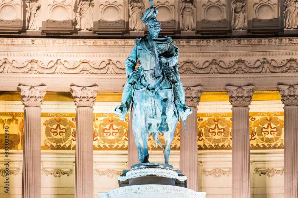 Obraz premium Victor Emmanuel II on the Altar of the Fatherland in Rome, Italy