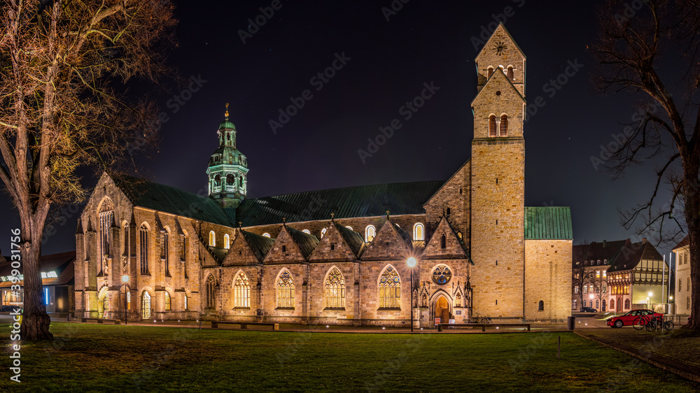 Dom Mariä Himmelfahrt zu Hildesheim bei Nacht 1
