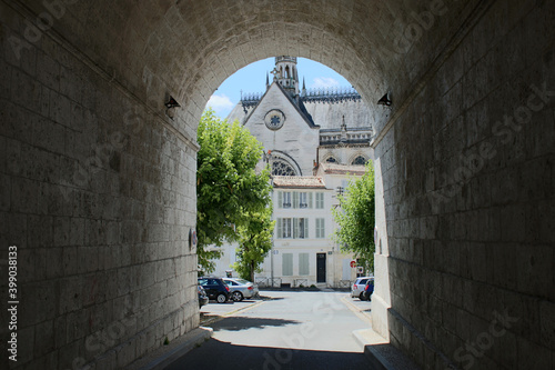 Angoulême - Église Notre Dame d'Obézine