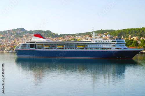 Traumreise Kreuzfahrt im Mittelmeer auf MS Braemar - Dream holiday or vacation on Fred Olsen cruiseship or cruise ship liner in the Mediterranean in port of Argostol, Kefalonia photo