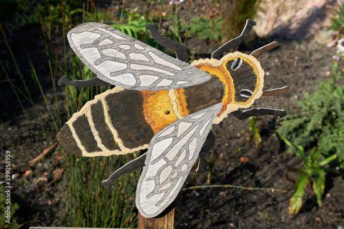 bee painted