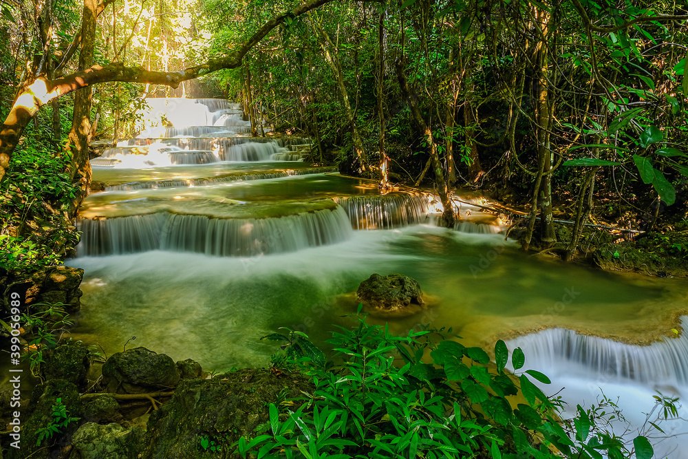 Naklejka premium Huay Mae Khamin Waterfall, 1st floor, named Dong Wan, located at Srinakarin Dam National Park Kanchanaburi Province, Thailand