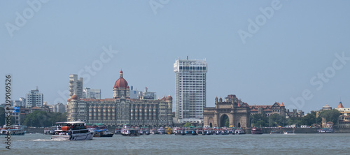 Slika na platnu Passenger ferries moored in the Arabian Sea overlooked by the southern Mumbai sh