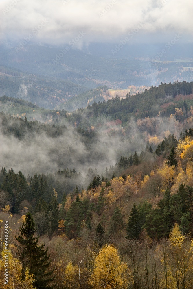Fototapeta premium Autumn view of forests and countryside in the countryside.