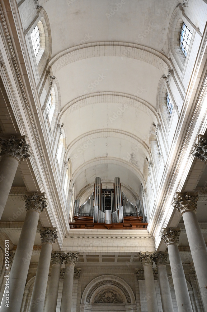 L'orgue de la Cathédrale de l'Assomption-de-Notre-Dame-et-Saint-Vaast d'Arras.