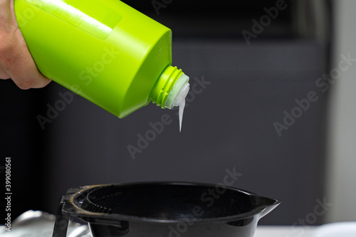 Photos Hairdresser calorist mixes ingredients for hair coloring